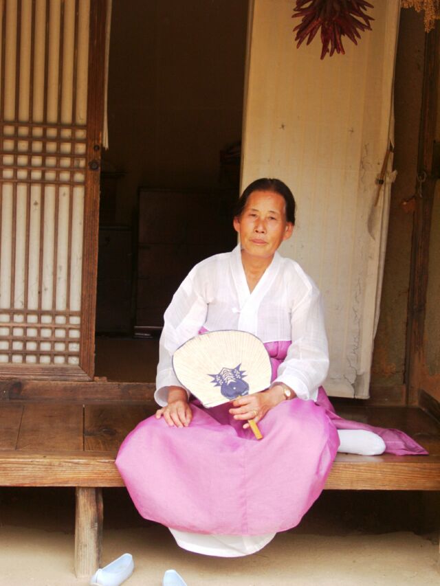 folkvillagewoman.jpg
