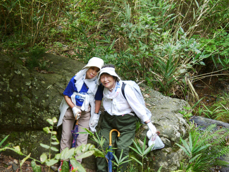 hikingladies.jpg