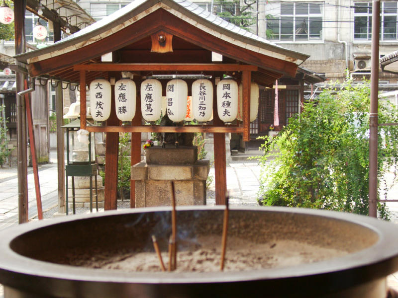 sidestreettemple.jpg